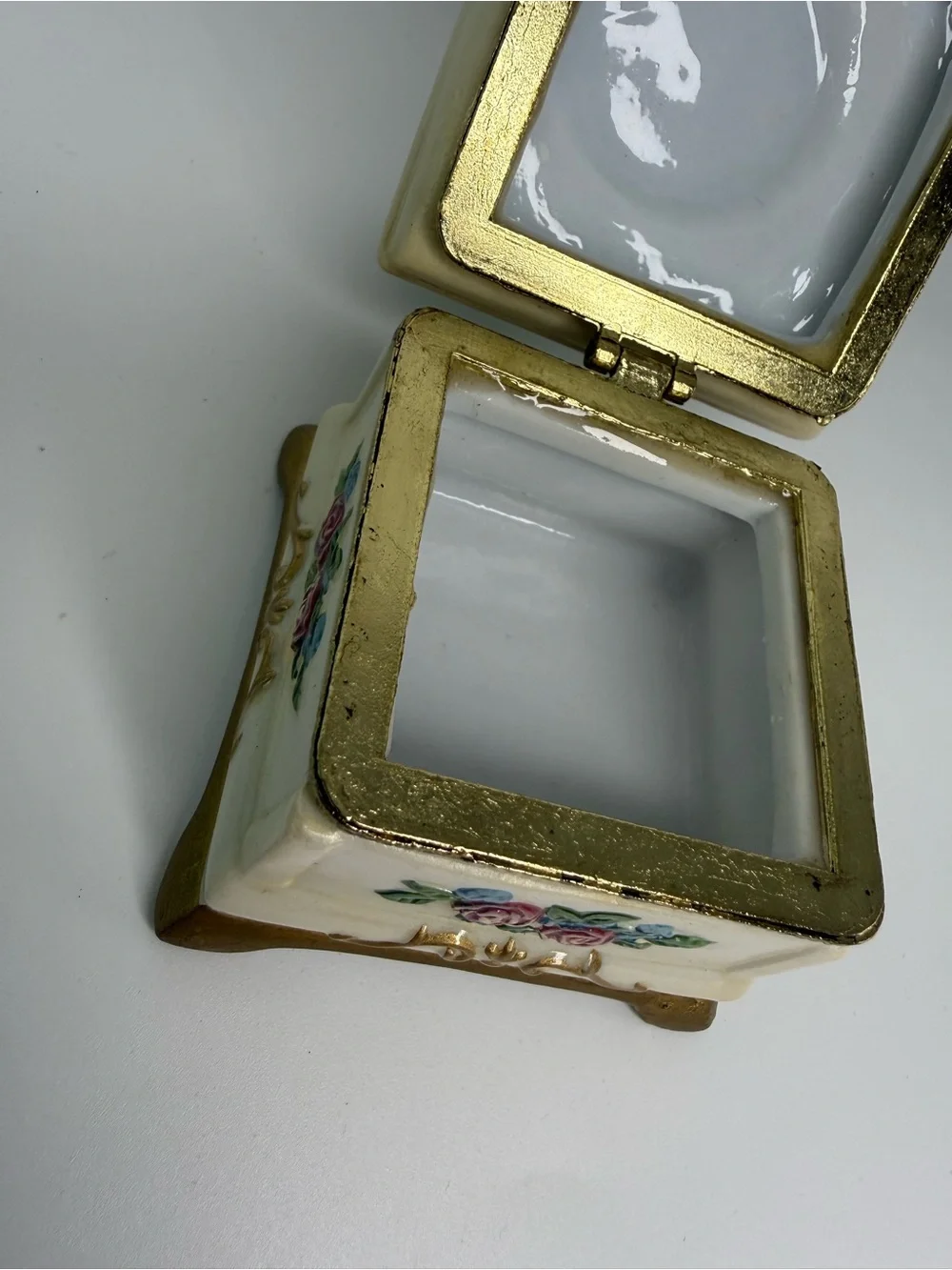 Vintage Porcelain Gramophone Trinket Box Phonograph Ceramic Rose Jewelry Case
